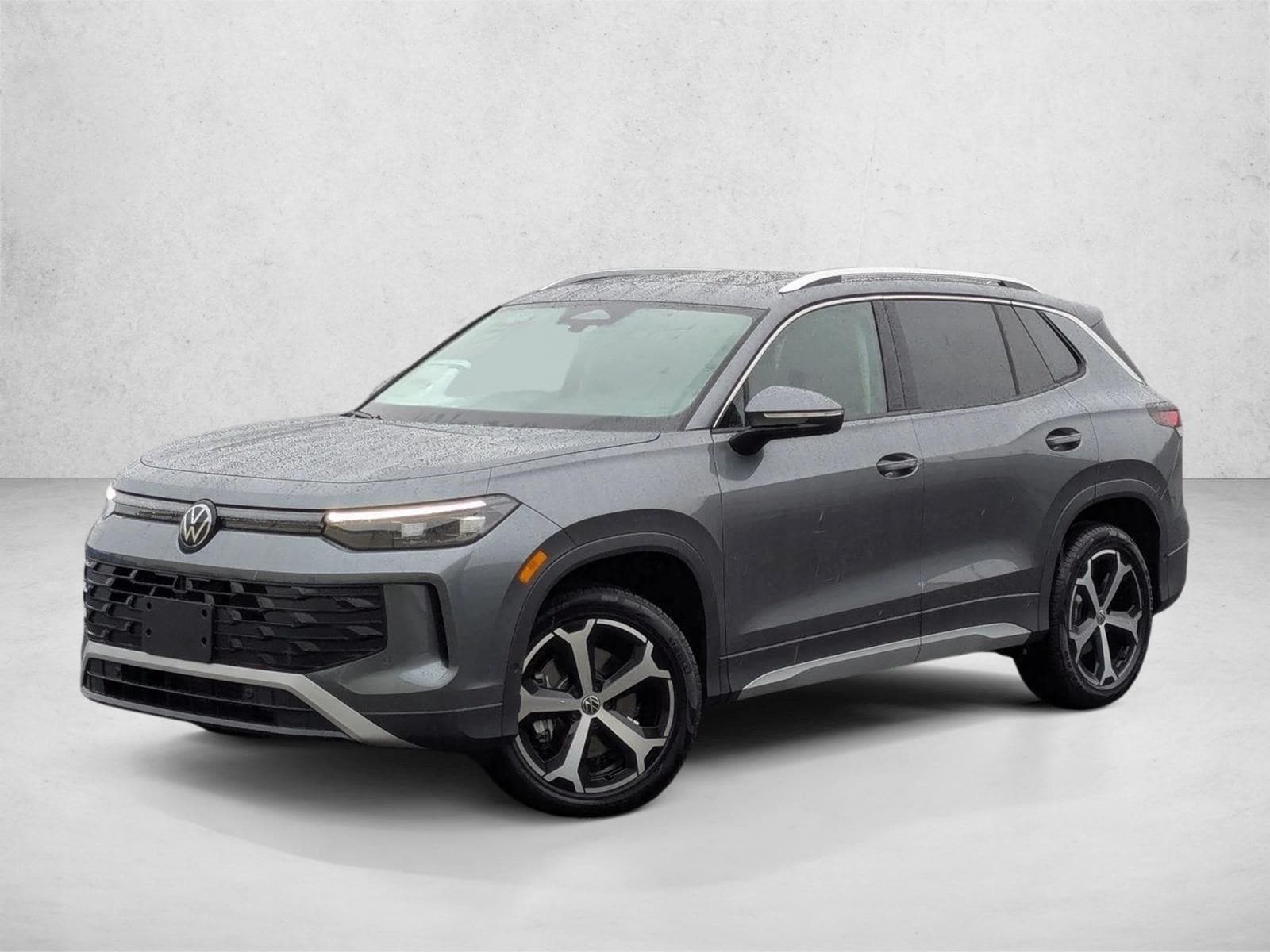 2026 Volkswagen Tiguan SE's photo