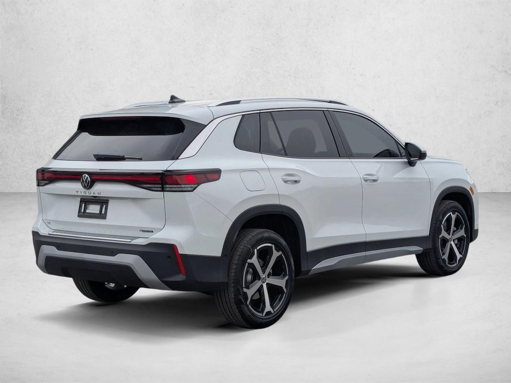 New 2025 Volkswagen Tiguan 2.0T SE SUV