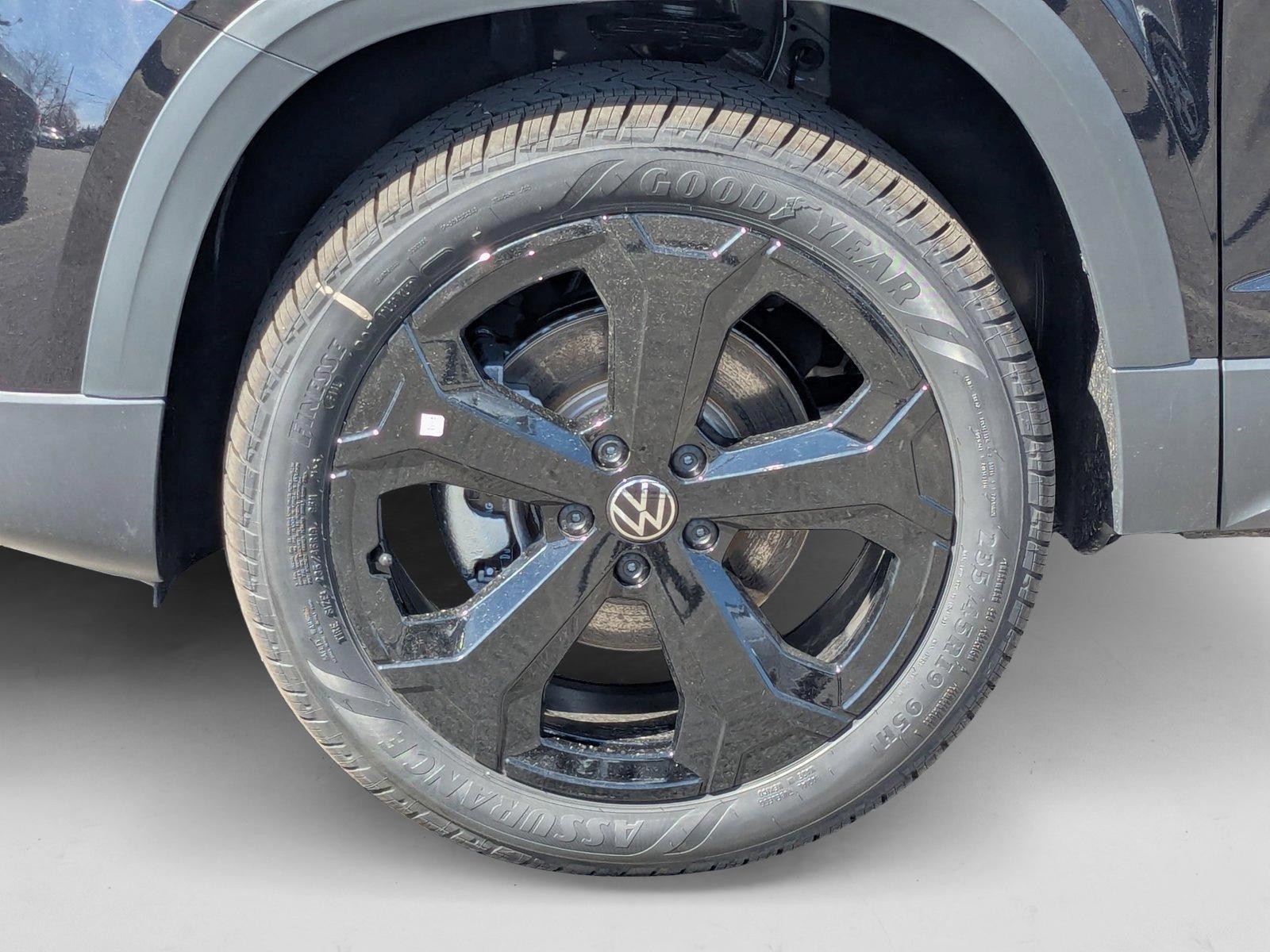2025 Volkswagen Taos SEL - Photo 11