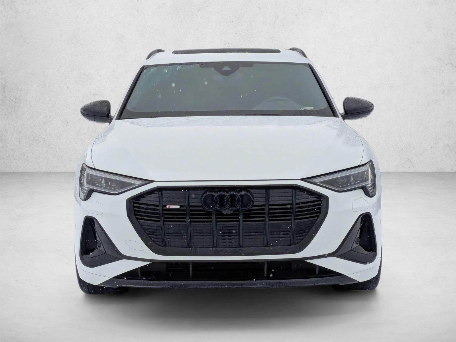 2023 Audi e-tron Premium photo 2