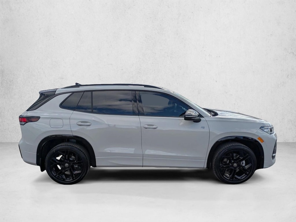 New 2026 Volkswagen Tiguan 2.0T SE R-Line Black SUV