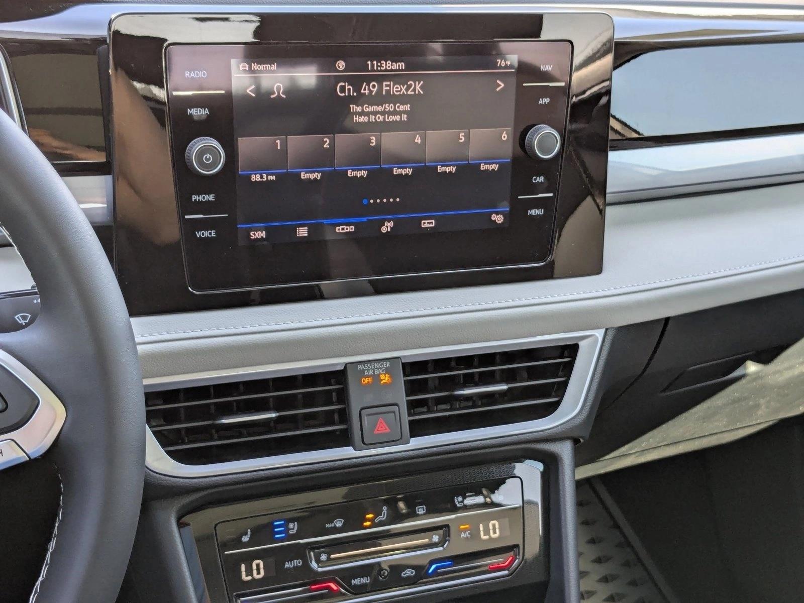 2025 Volkswagen Taos SEL - Photo 12