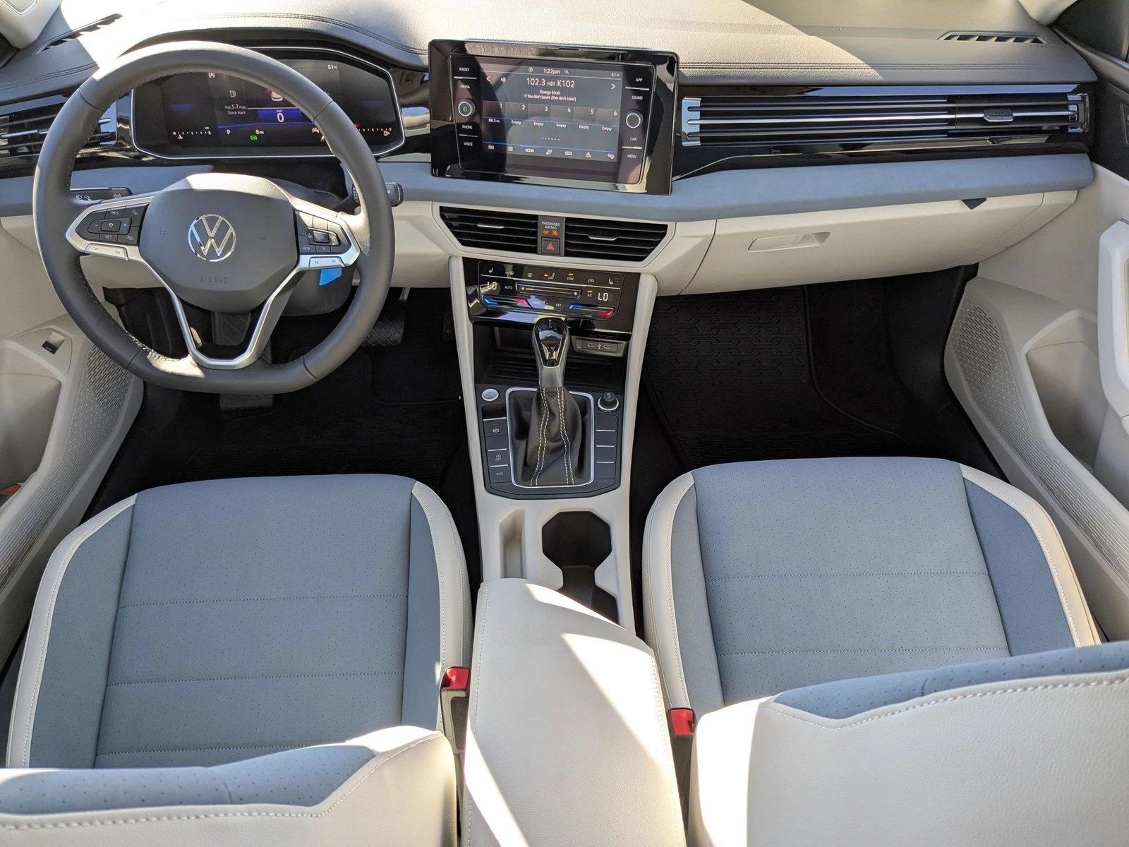 2025 Volkswagen Jetta SE - Photo 15