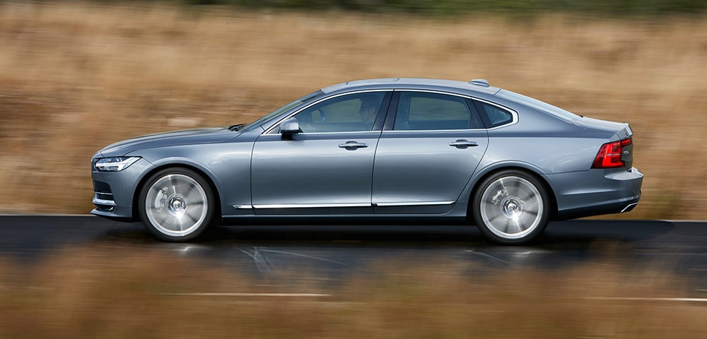 Side view of 2018 Volvo S90