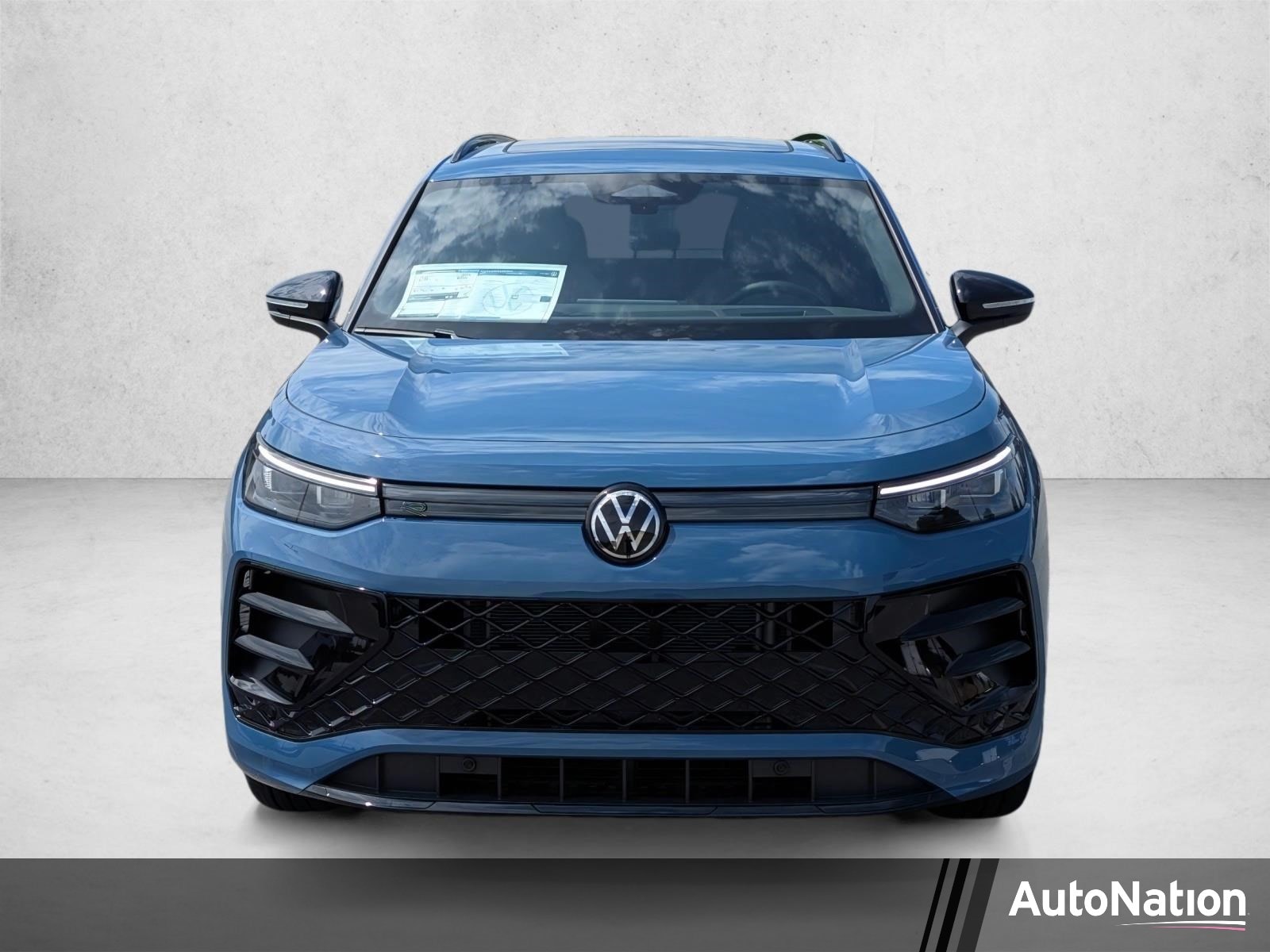 2026 Volkswagen Tiguan 2.0T SE R-Line Black's photo