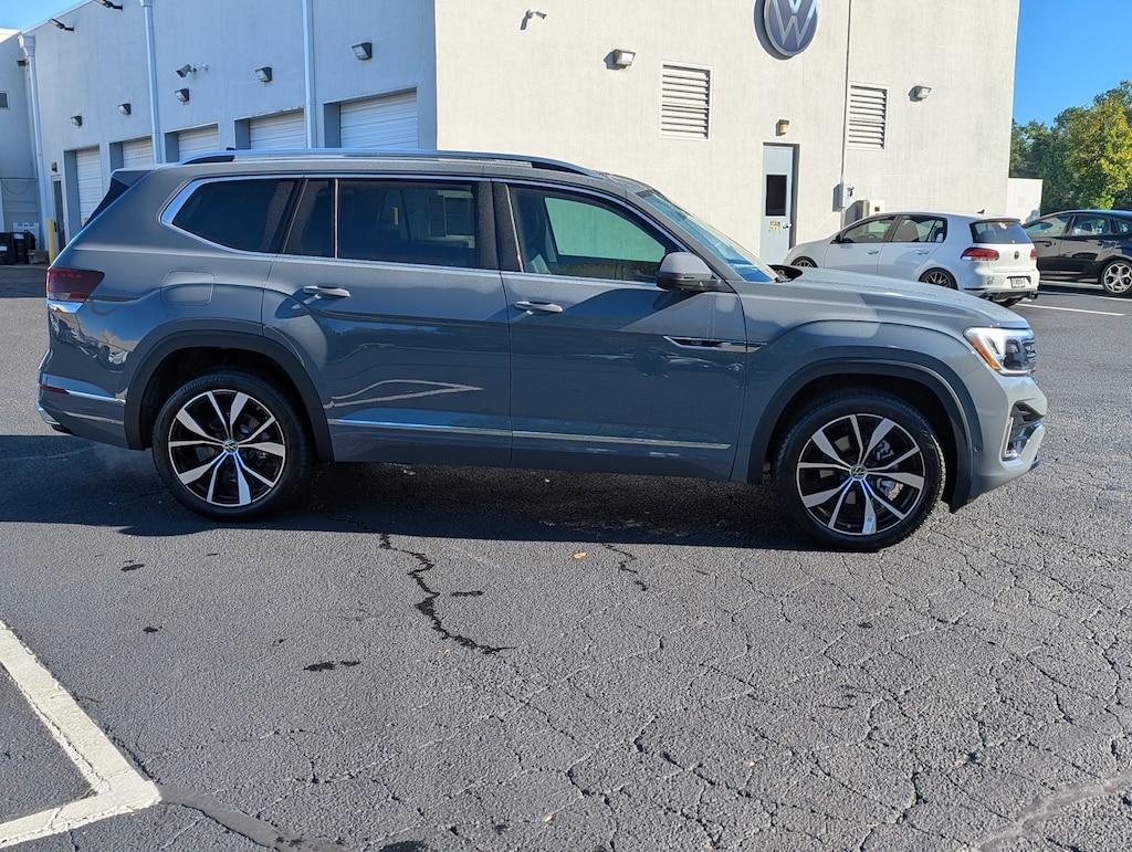 New 2026 Volkswagen Atlas 2.0T SEL Premium R-Line SUV