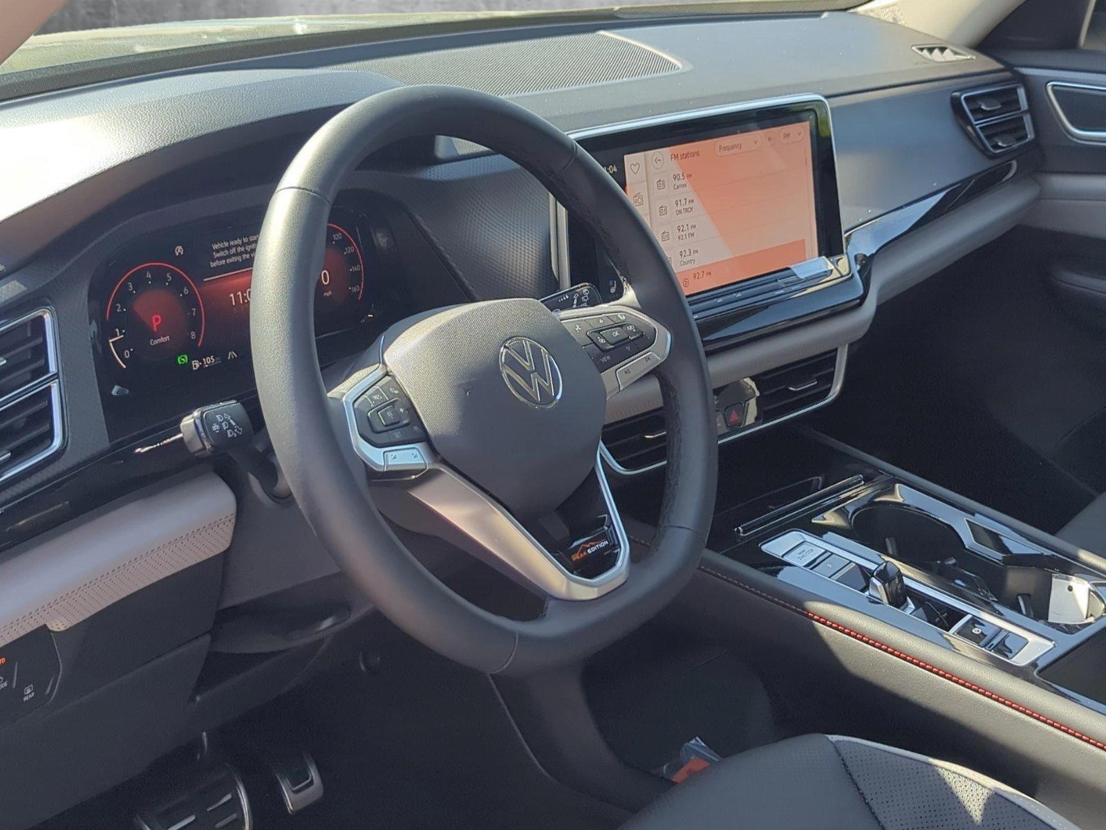 2025 Volkswagen Atlas Peak Edition SE Technology photo 3