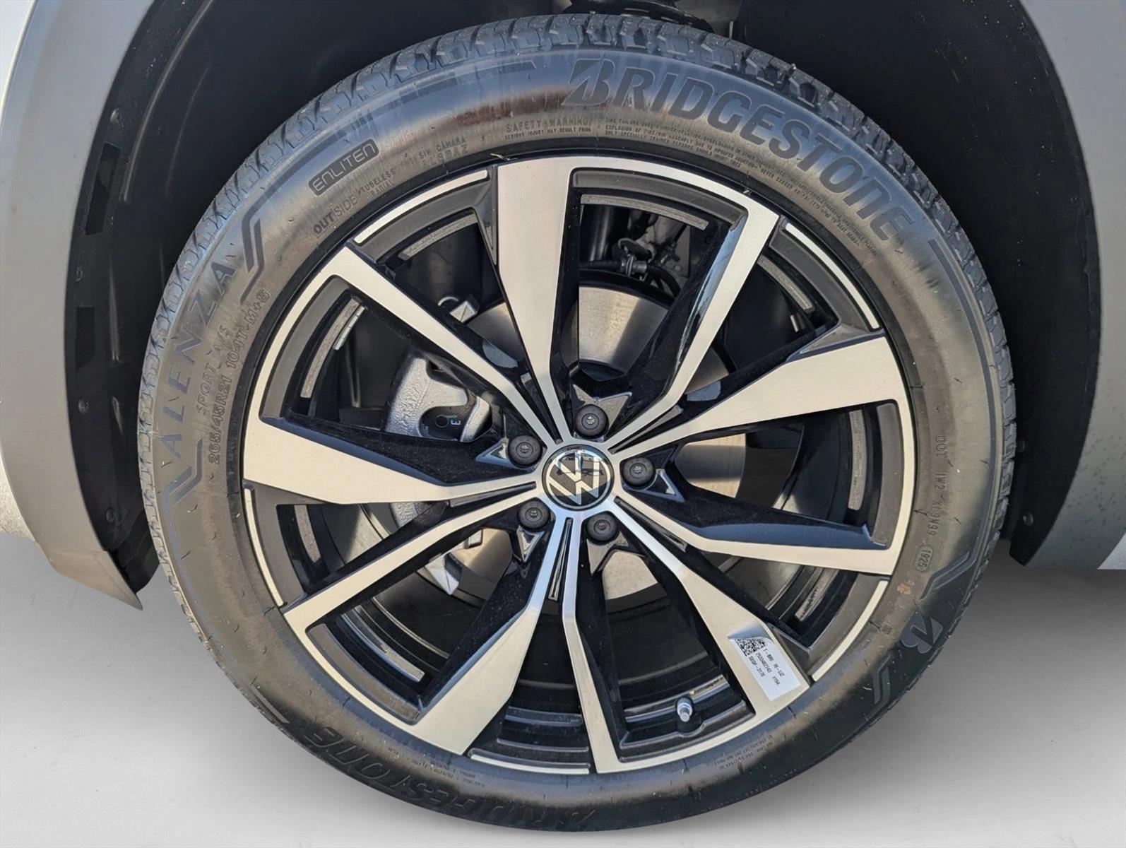 2026 Volkswagen Atlas Cross Sport SEL Premium R-LINE - Photo 9