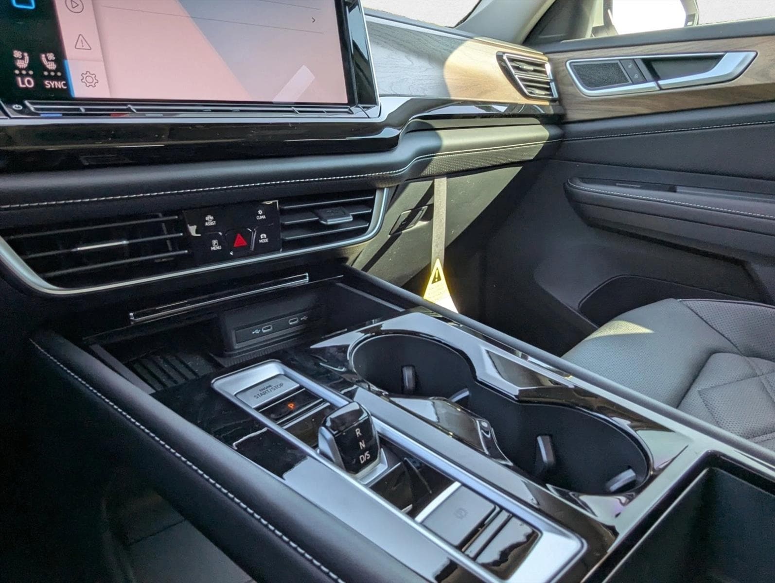 2026 Volkswagen Atlas SE w/Tech - Photo 16