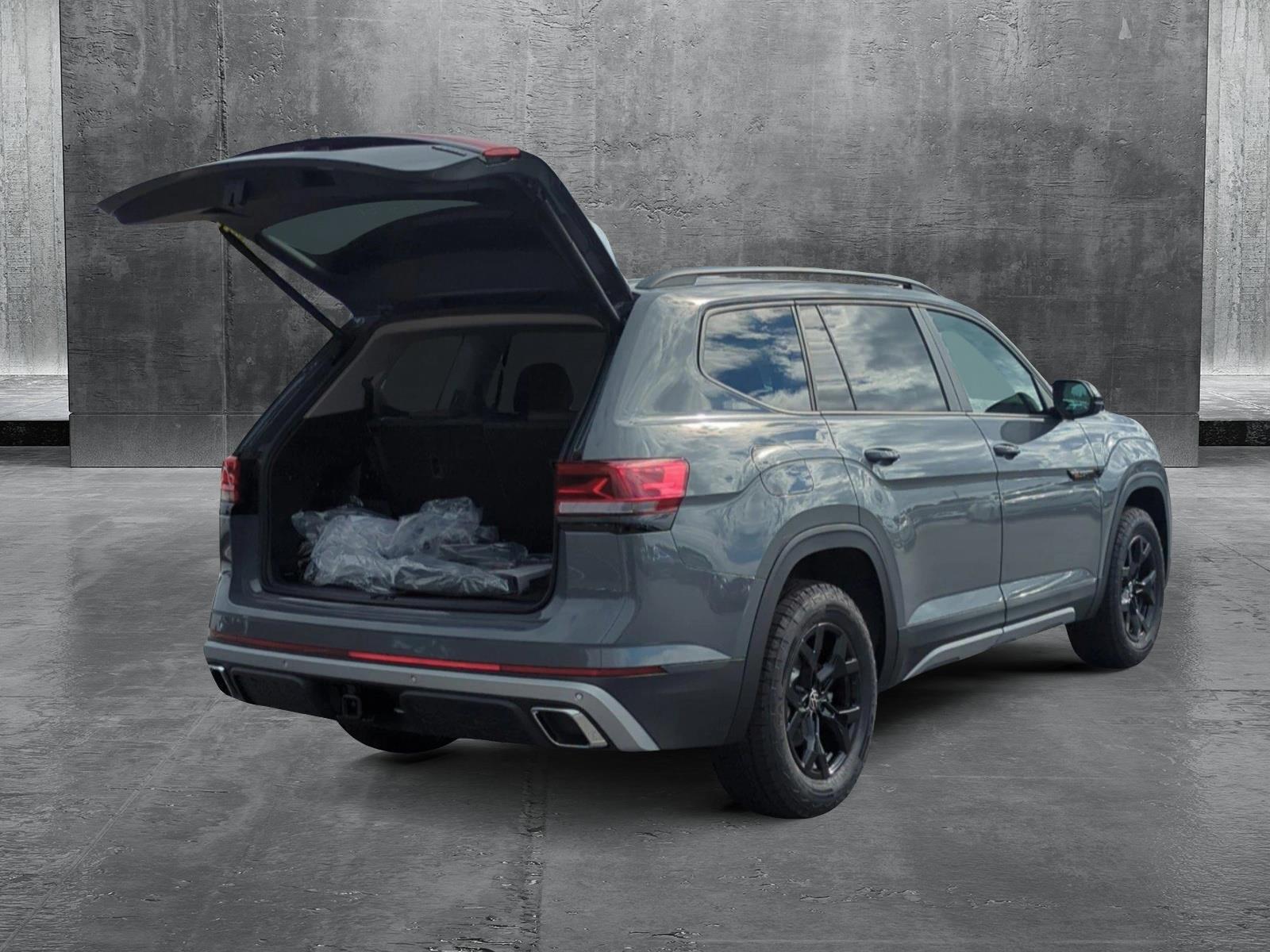 2025 Volkswagen Atlas Peak Edition SE Technology photo 2