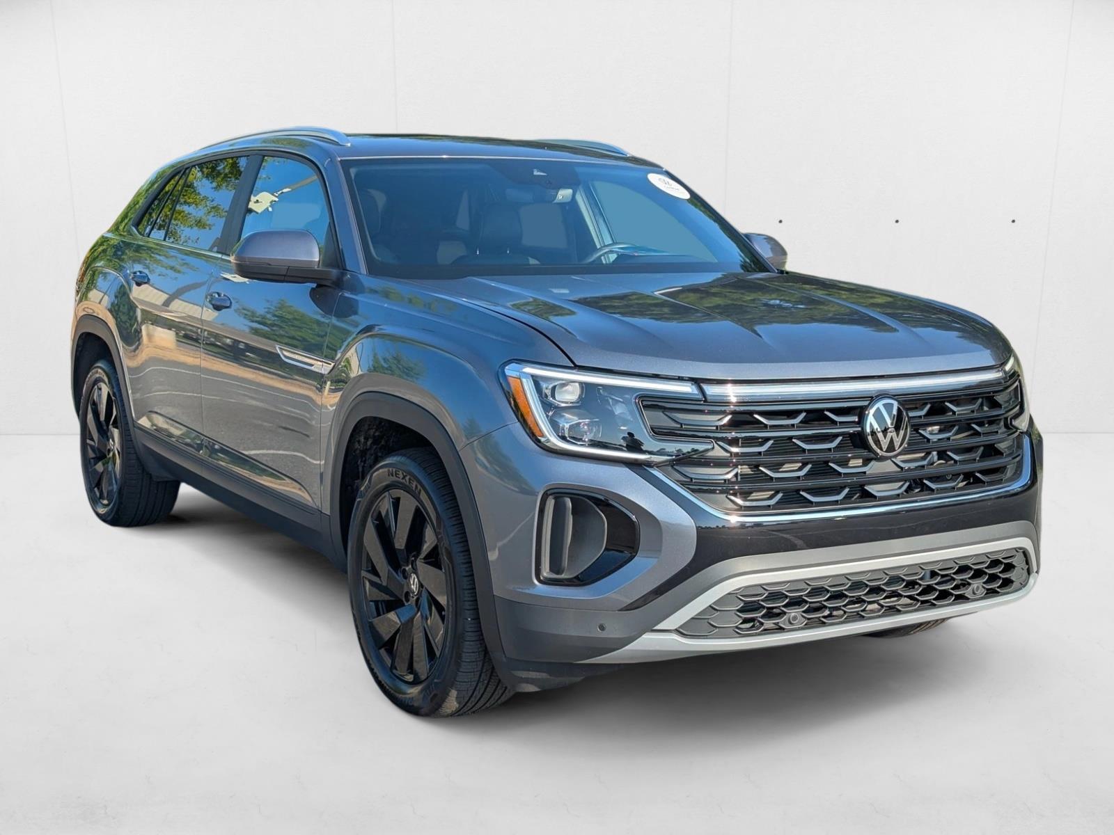 2025 Volkswagen Atlas Cross Sport SE Technology photo 2