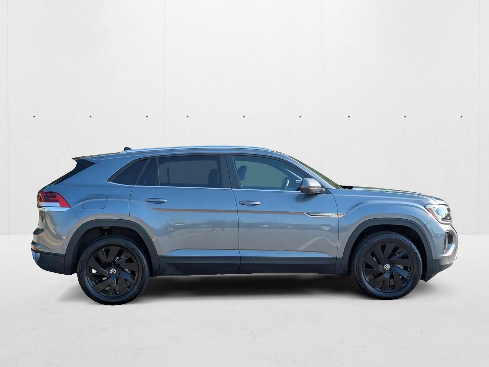 2025 Volkswagen Atlas Cross Sport SE Technology photo 3