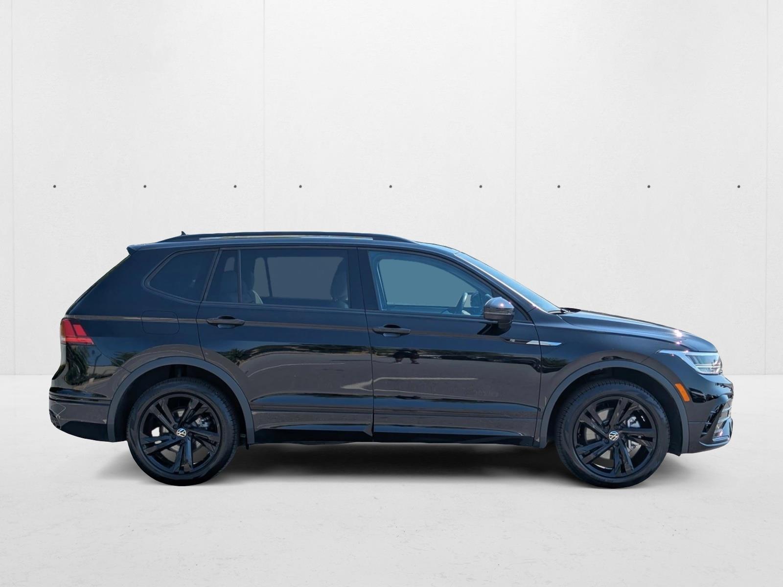 2024 Volkswagen Tiguan SE R-Line Black photo 4