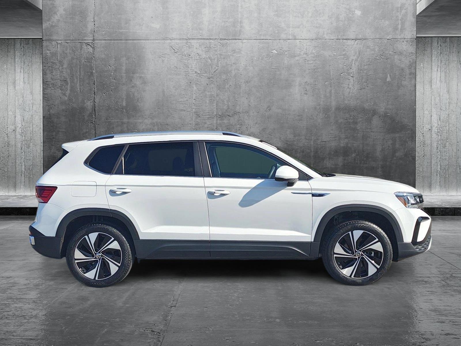 2024 Volkswagen Taos SE photo 4