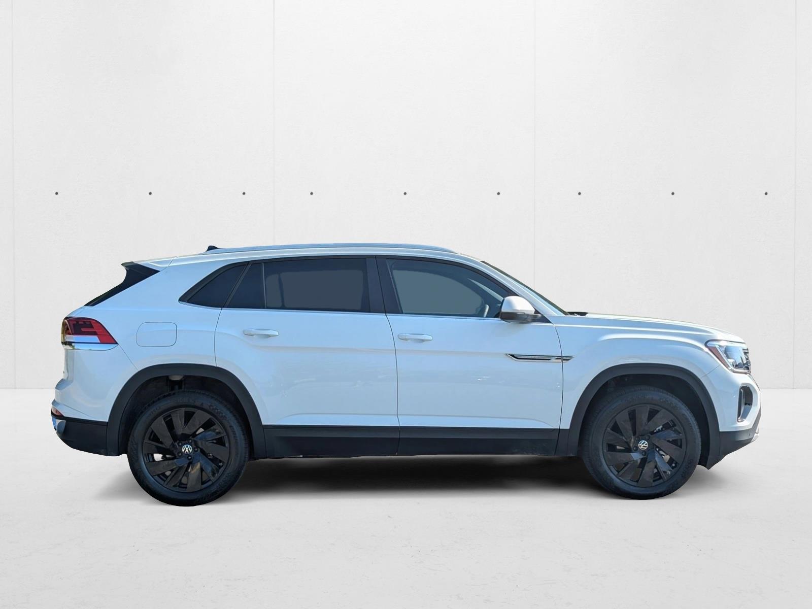 2025 Volkswagen Atlas Cross Sport SE Technology photo 2