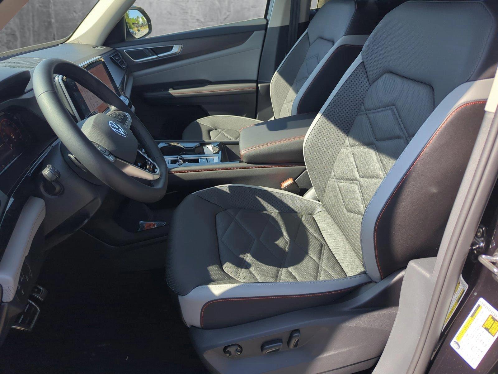 2025 Volkswagen Atlas Peak Edition SE Technology photo 4