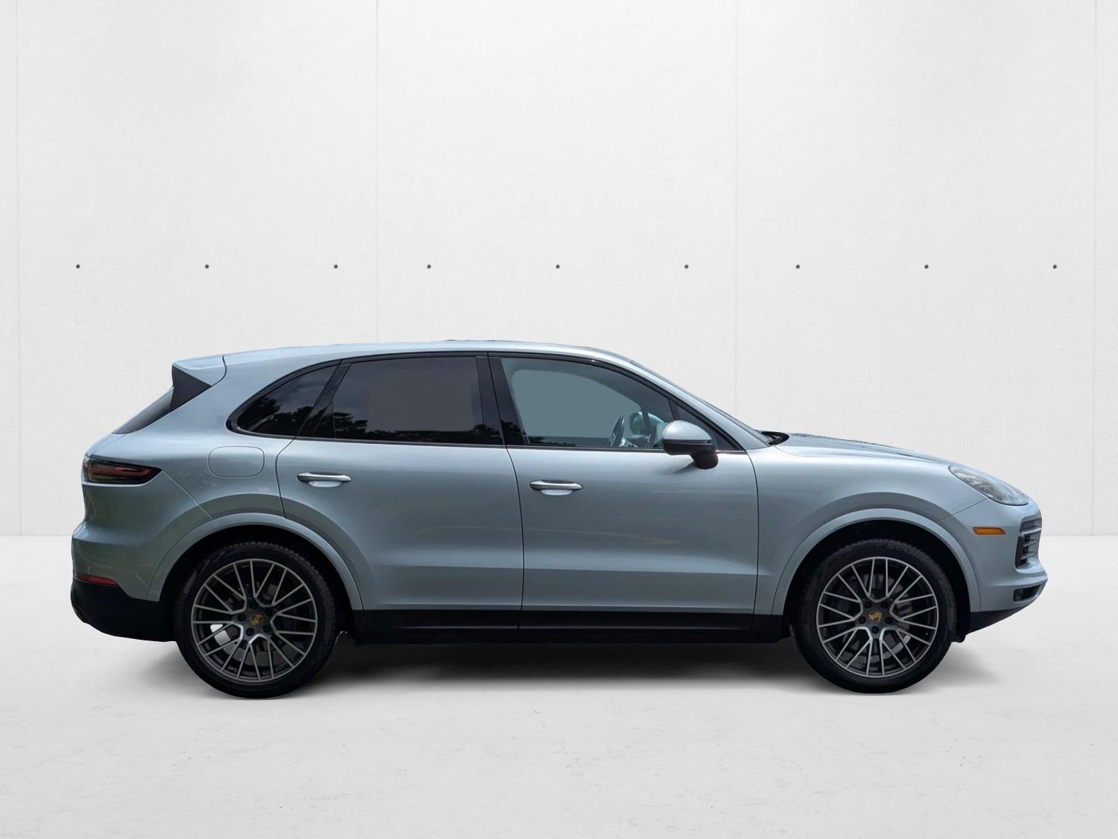 2020 Porsche Cayenne S photo 2