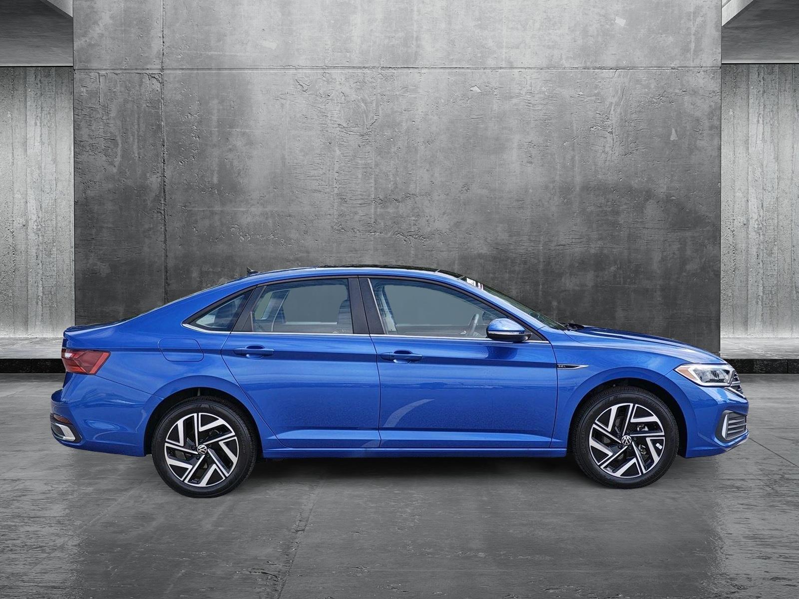 2024 Volkswagen Jetta 1.5T SEL photo 4