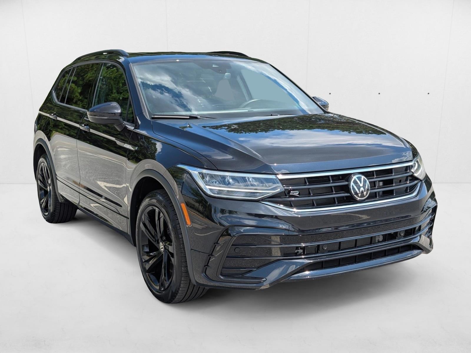 2024 Volkswagen Tiguan SE R-Line Black photo 3