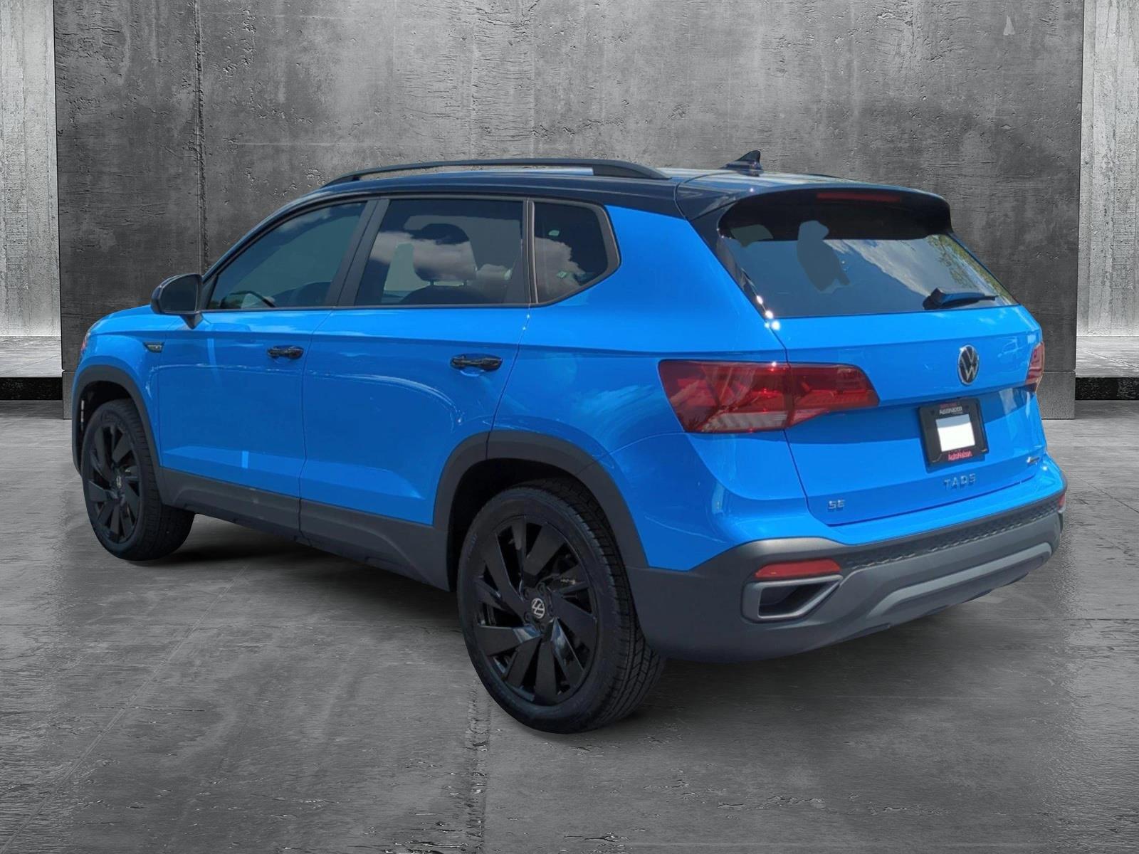 2025 Volkswagen Taos SE photo 3