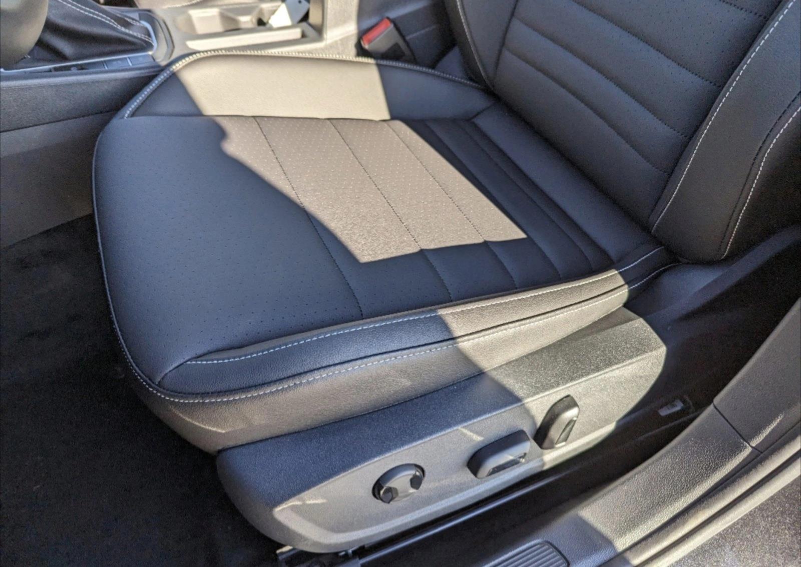 2024 Volkswagen Jetta 1.5T SE photo 3