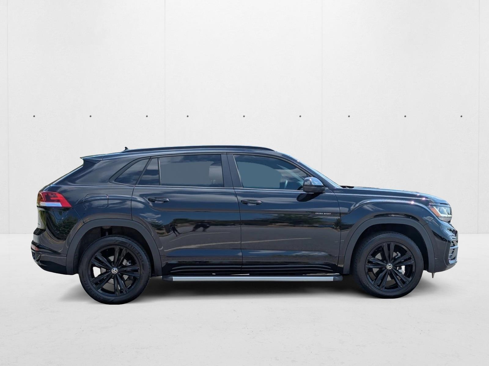 2023 Volkswagen Atlas Cross Sport SEL R-Line photo 3