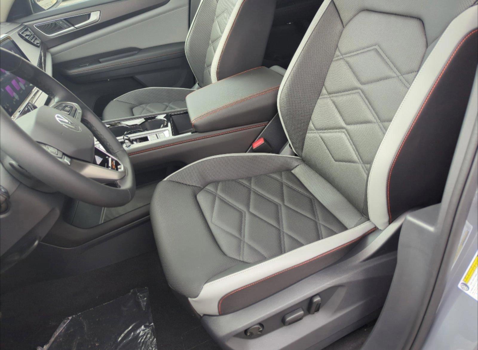 2025 Volkswagen Atlas Peak Edition SE Technology photo 4