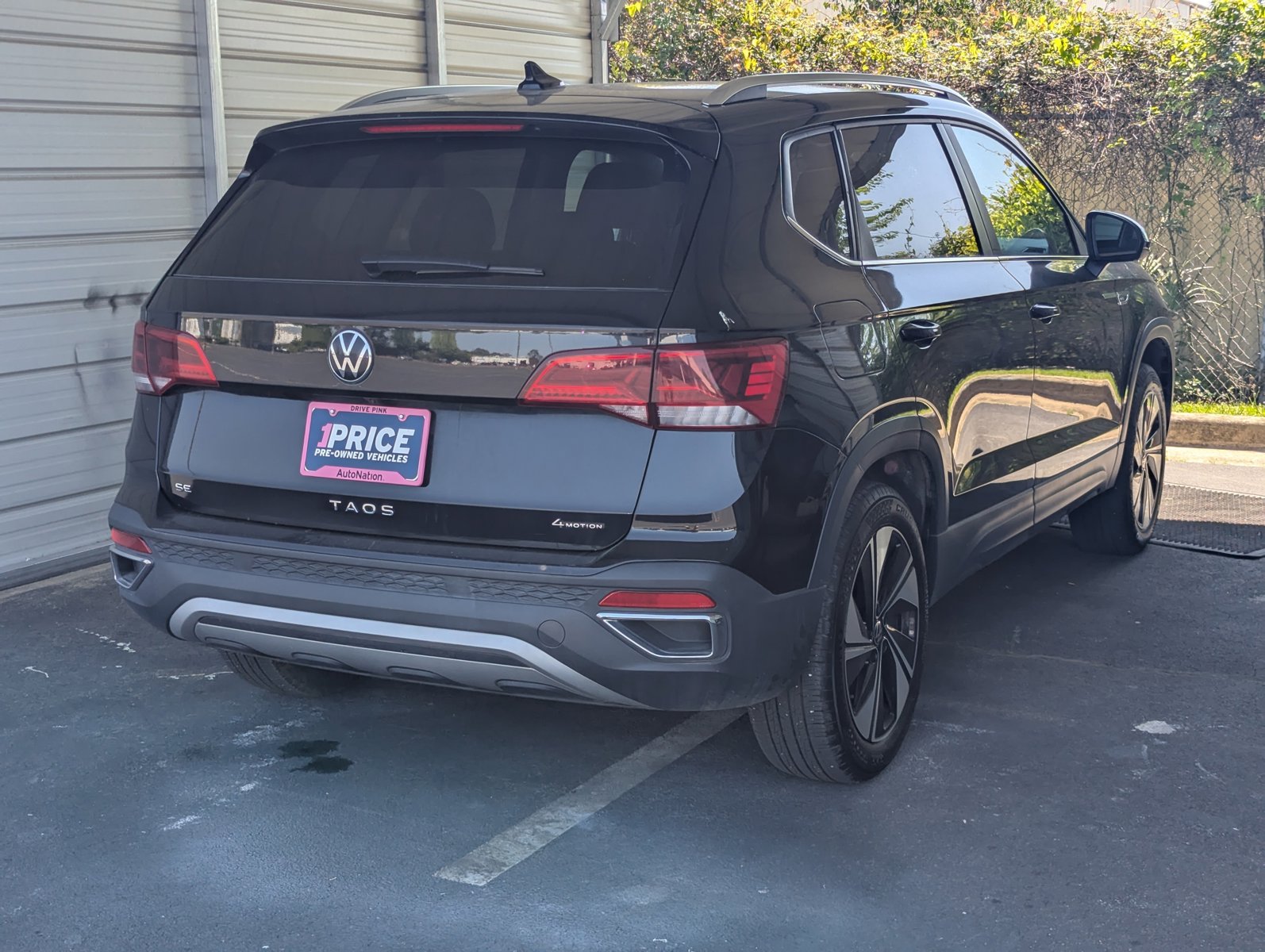 2024 Volkswagen Taos SE photo 3