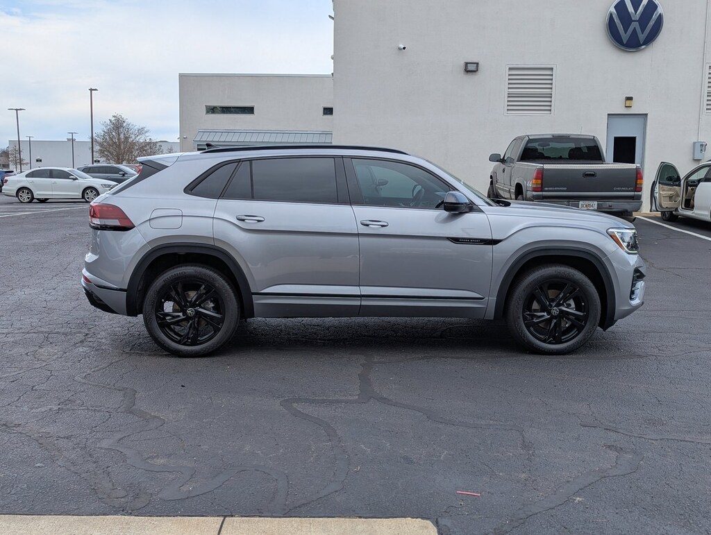 New 2026 Volkswagen Atlas Cross Sport 2.0T SEL R-Line Black SUV