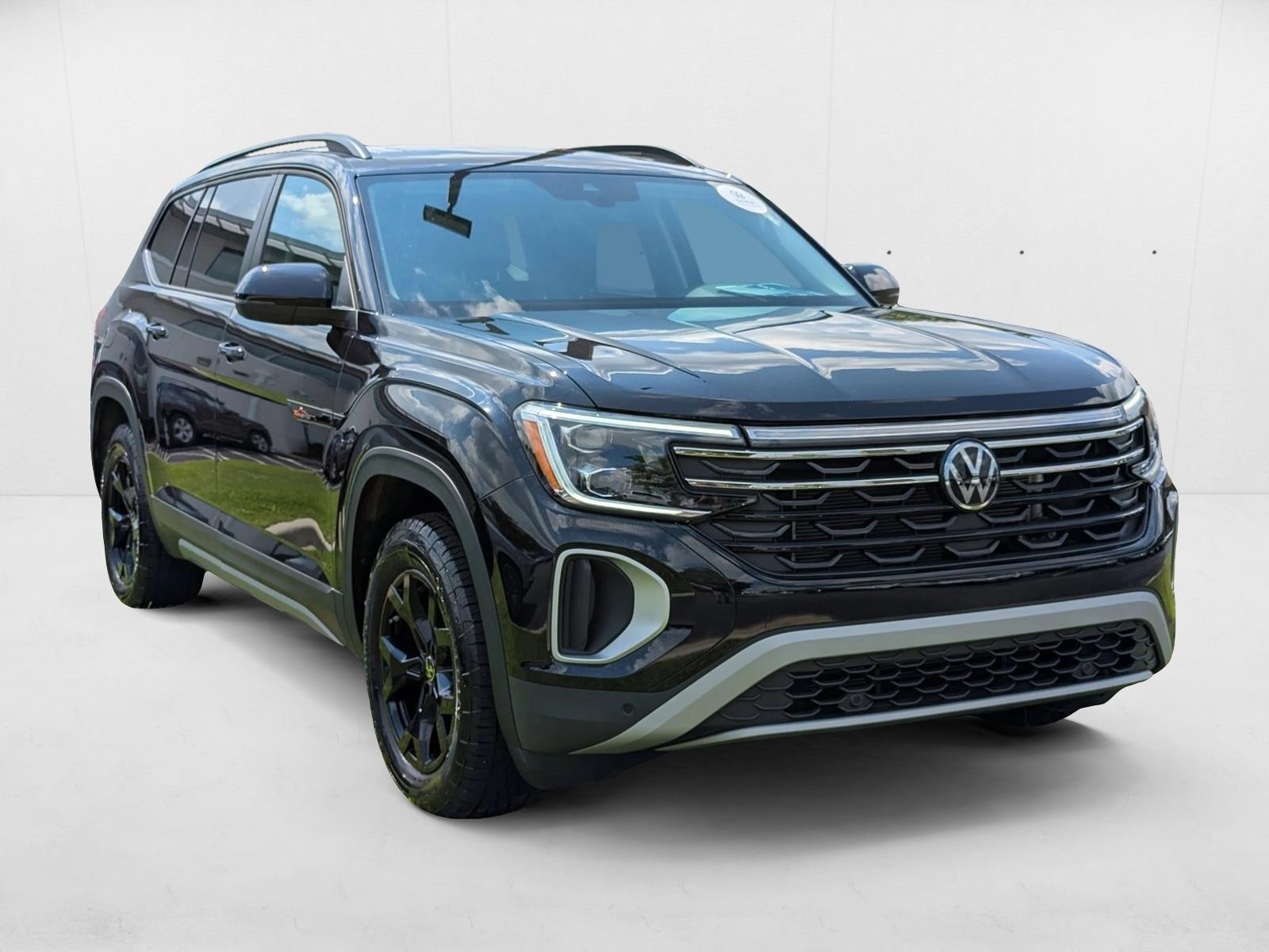 2024 Volkswagen Atlas Peak Edition SE Technology photo 3