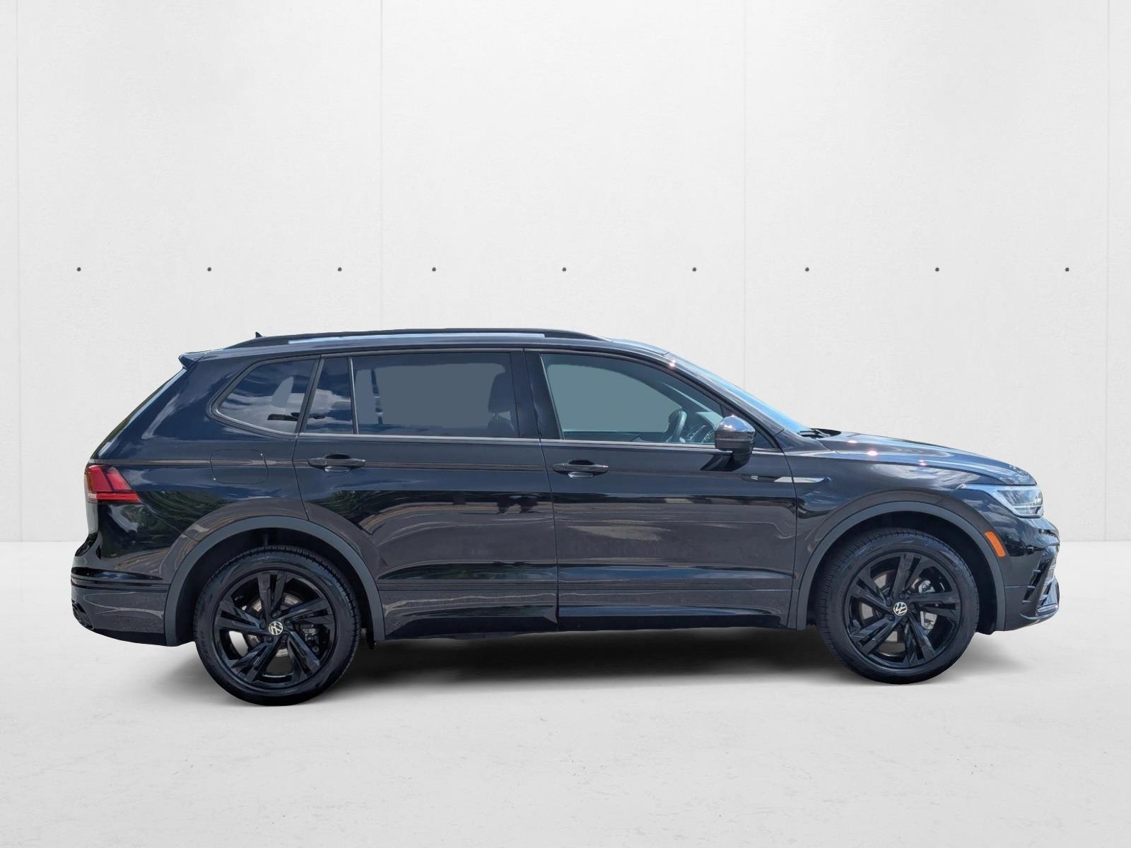2024 Volkswagen Tiguan SE R-Line Black photo 4