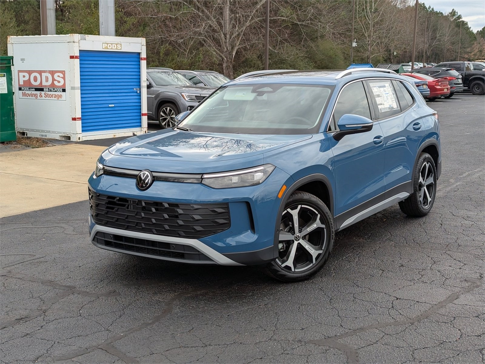 2026 Volkswagen Tiguan SE's photo