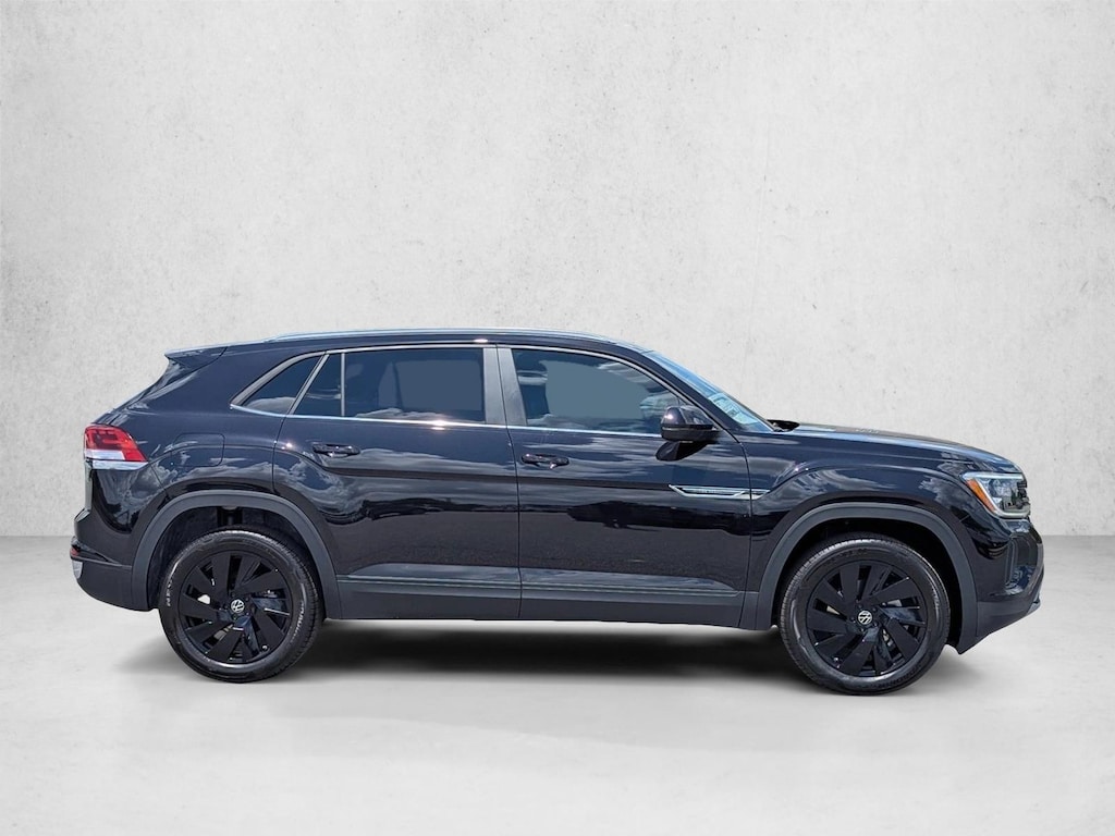 New 2026 Volkswagen Atlas Cross Sport 2.0T SE w/Technology SUV