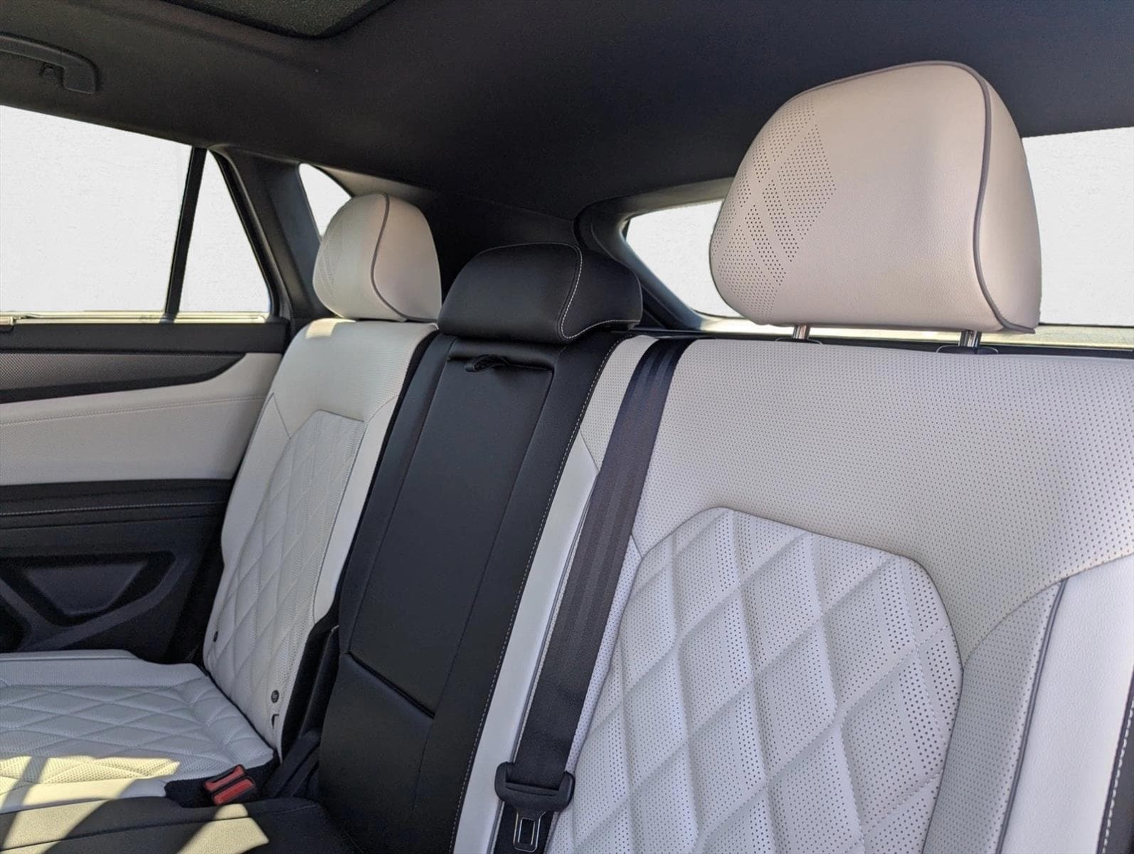 2026 Volkswagen Atlas Cross Sport SEL Premium R-LINE - Photo 28