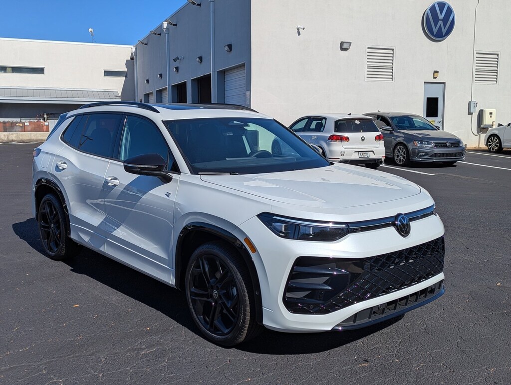 New 2026 Volkswagen Tiguan SE R-Line Black Sport Utility