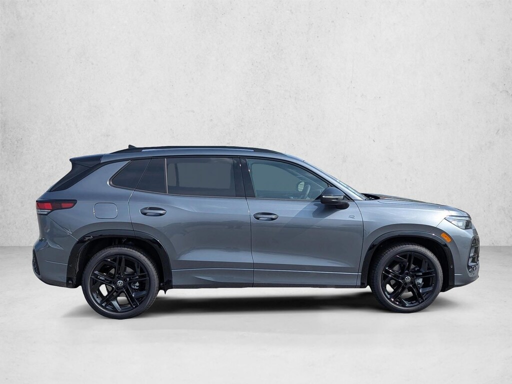 New 2026 Volkswagen Tiguan SE R-Line Black SUV