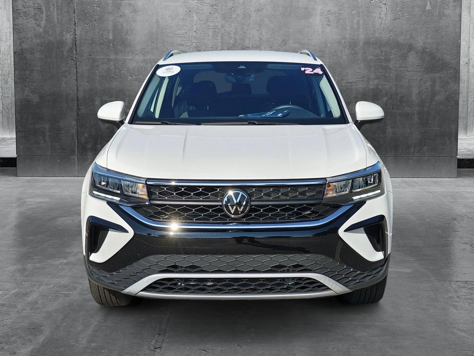 2024 Volkswagen Taos SE photo 2