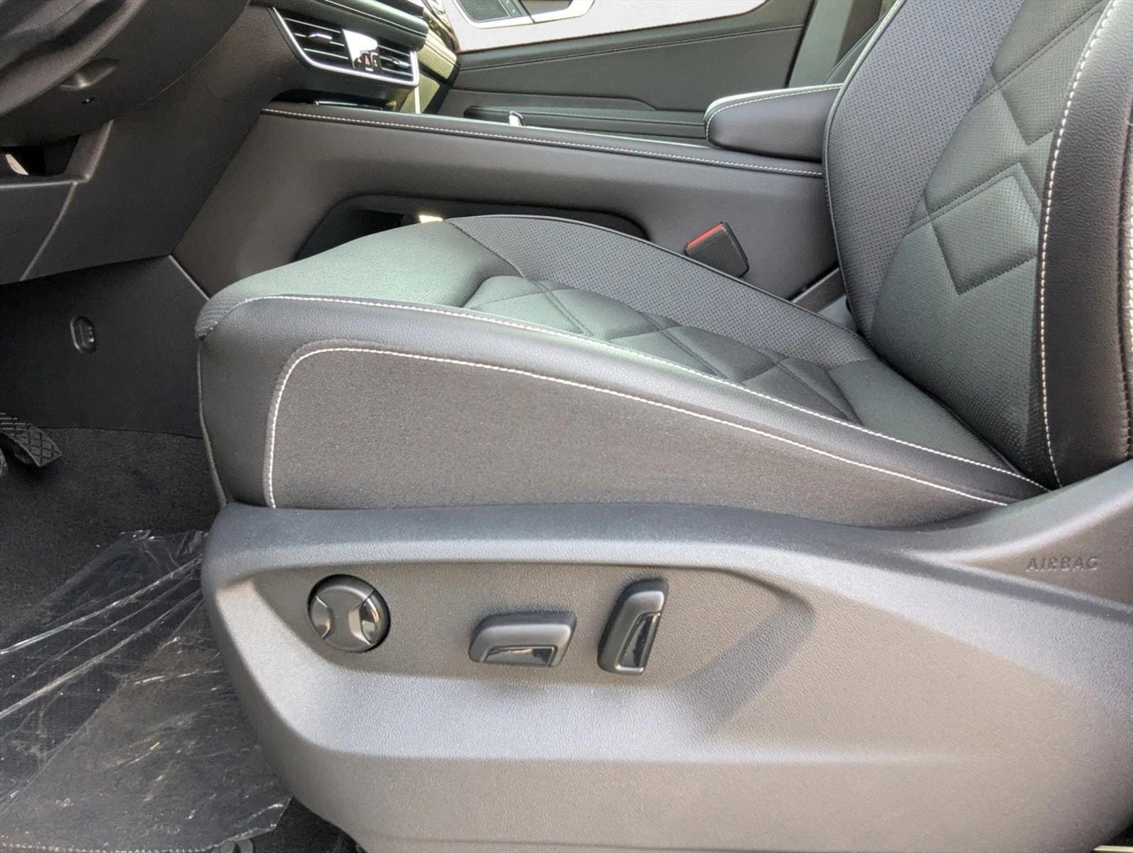 2026 Volkswagen Atlas SE w/Tech - Photo 11