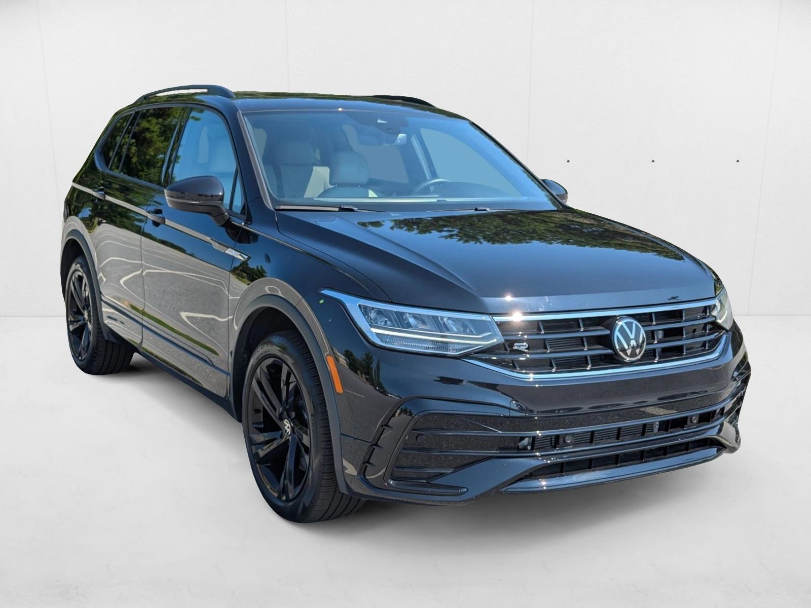 2024 Volkswagen Tiguan SE R-Line Black photo 3