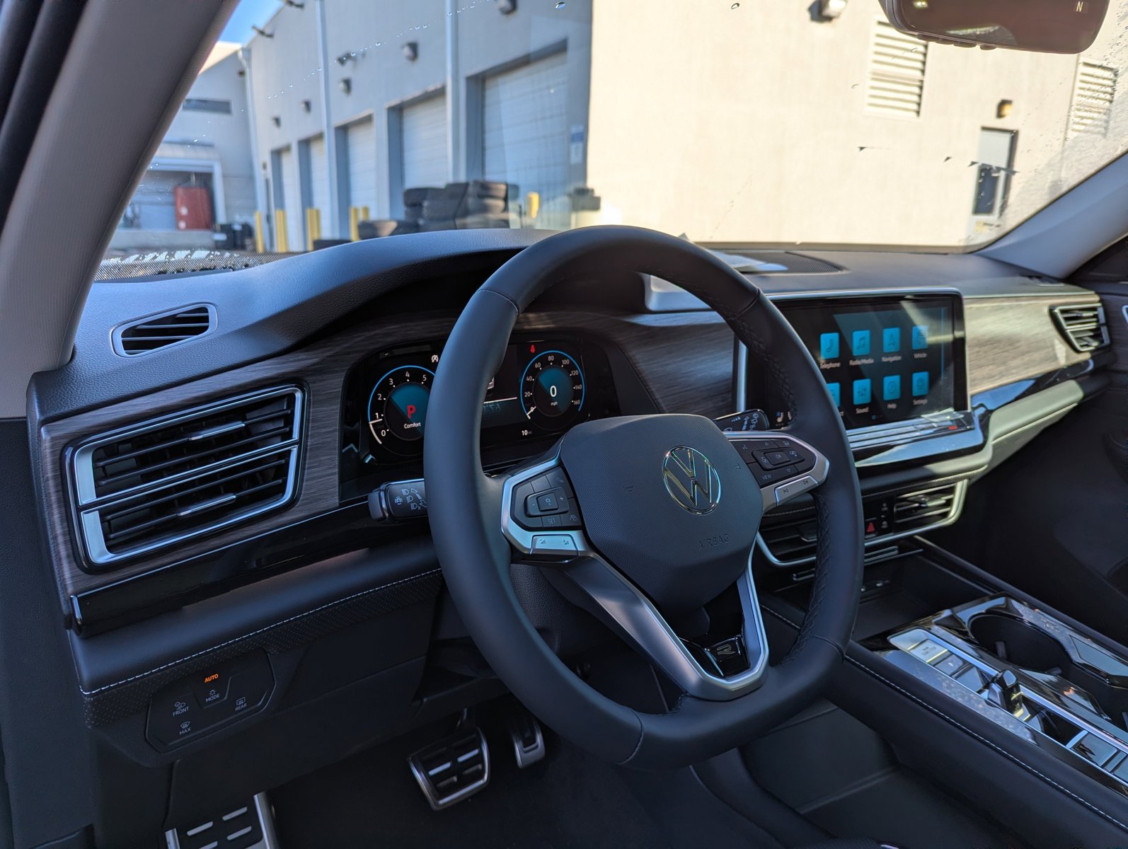 2026 Volkswagen Atlas SEL Premium R-Line - Photo 12