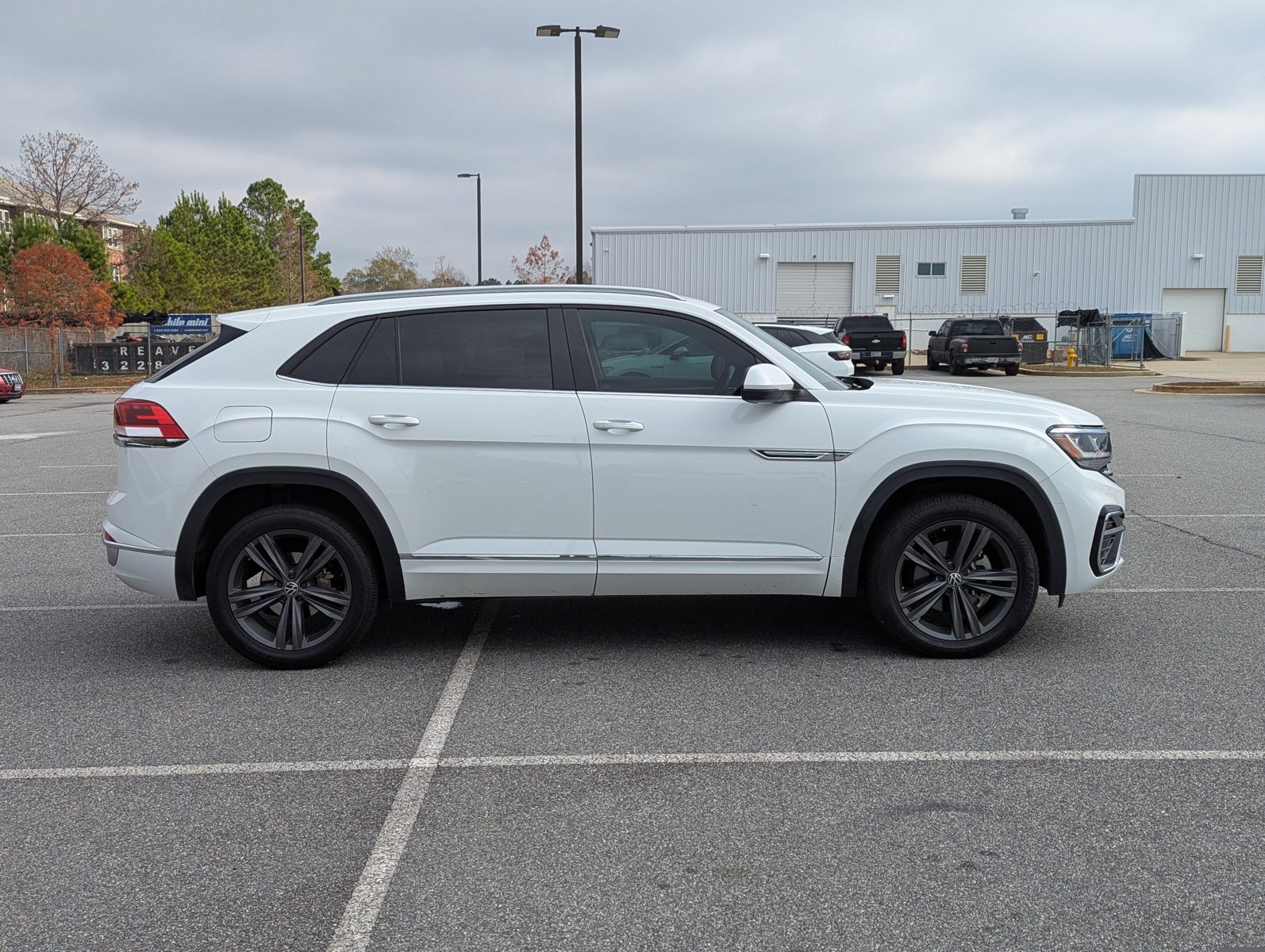 2021 Volkswagen Atlas Cross Sport V6 SE Technology R-Line photo 4