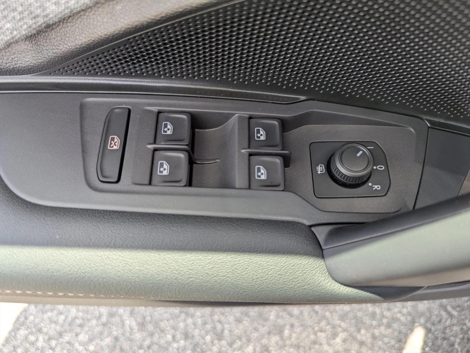 2025 Volkswagen Tiguan S - Photo 10