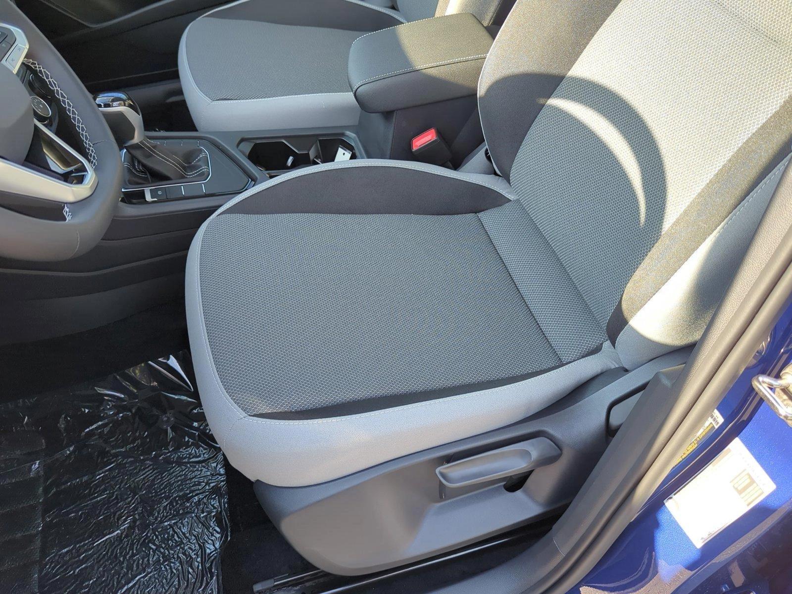 2024 Volkswagen Taos S photo 4