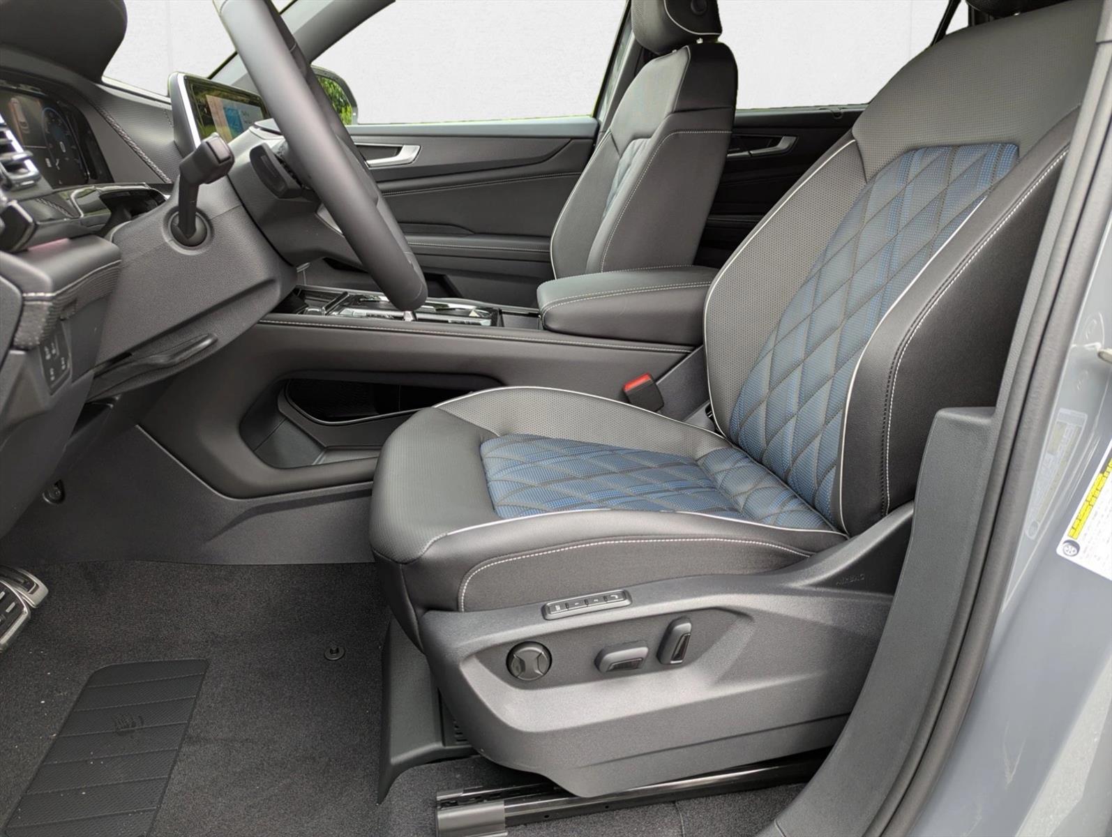 2025 Volkswagen Atlas Cross Sport SEL Premium R-Line photo 4