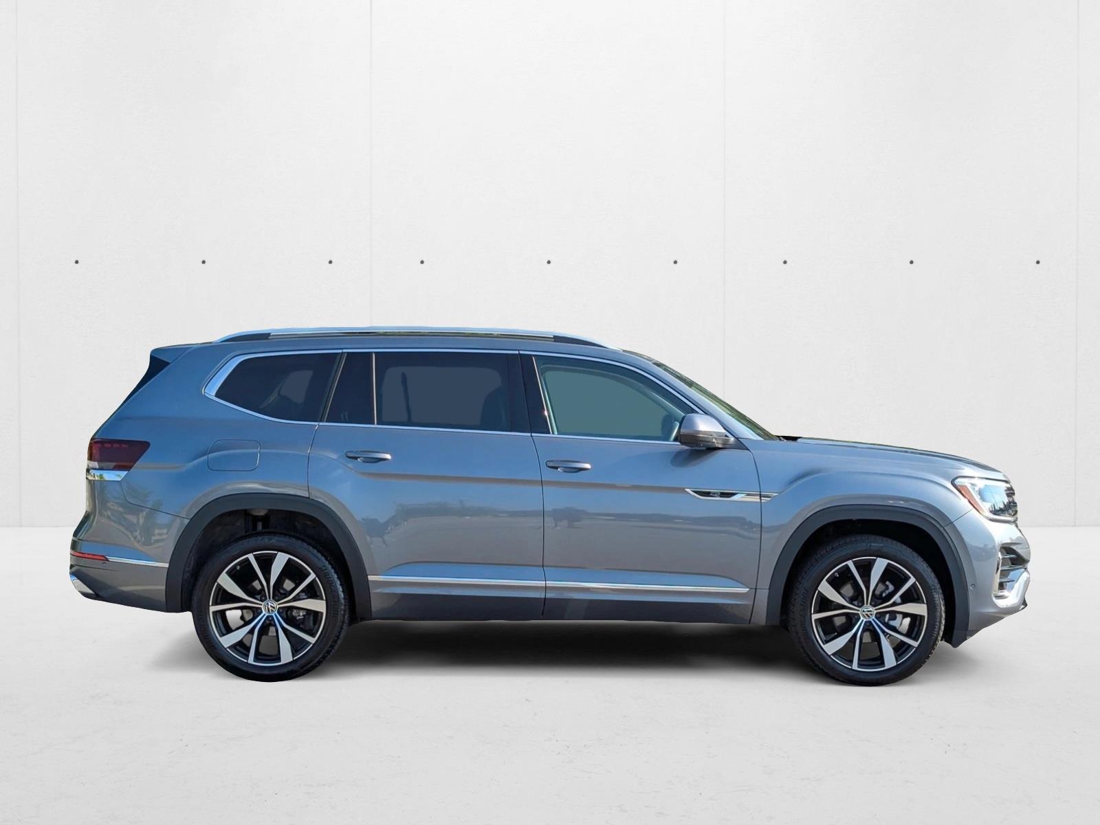 2024 Volkswagen Atlas SEL Premium R-Line photo 4