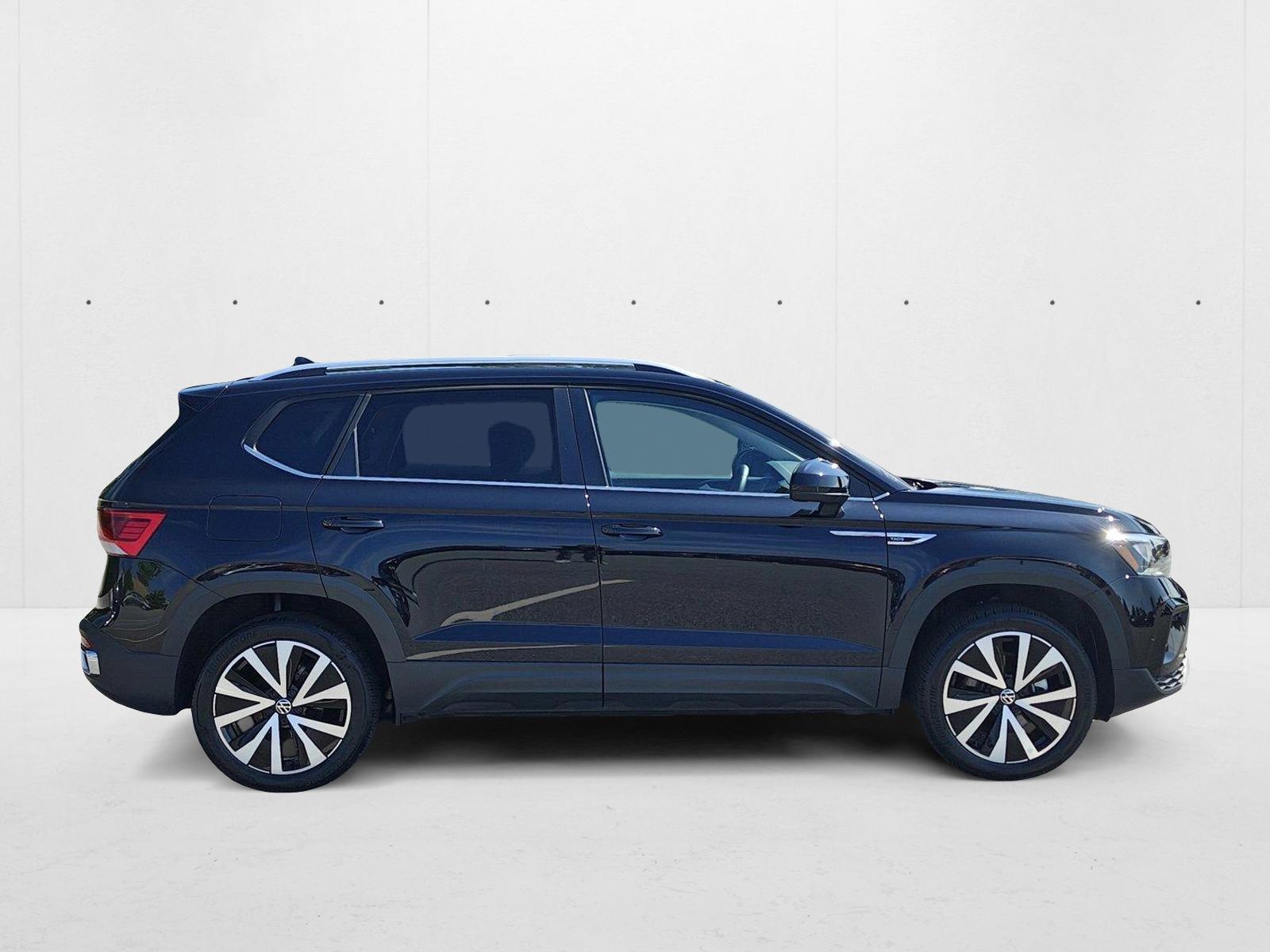 2024 Volkswagen Taos SE photo 4