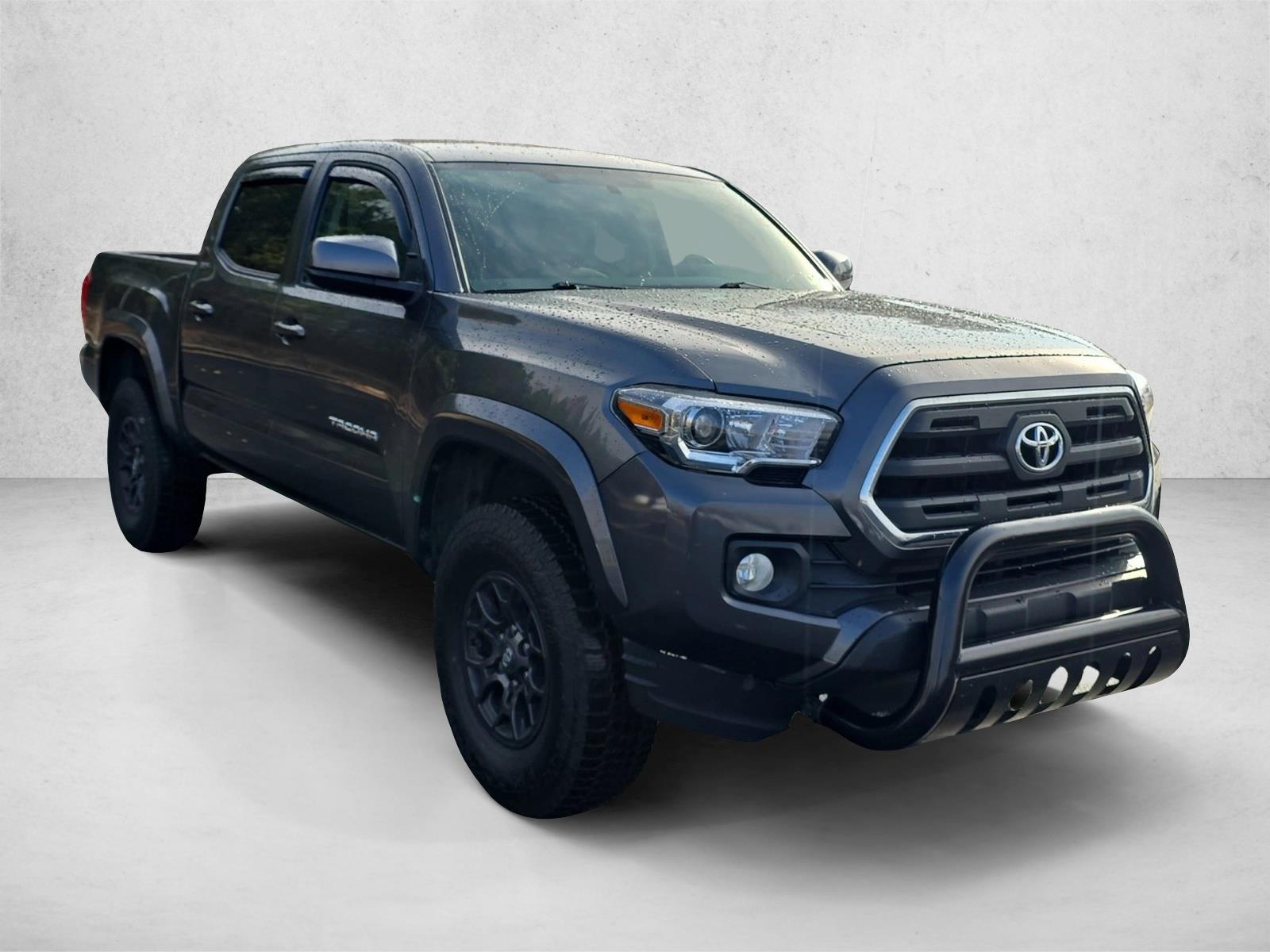 2017 Toyota Tacoma SR5 photo 3