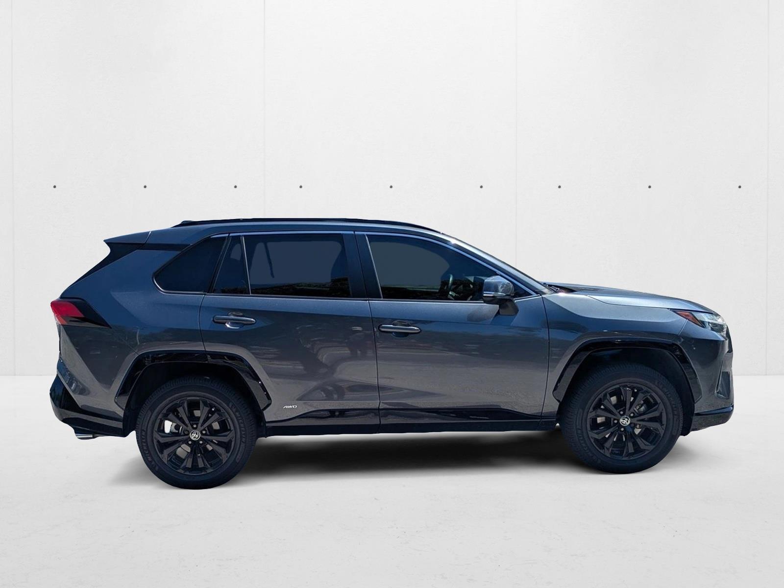 2022 Toyota RAV4 Hybrid SE photo 4