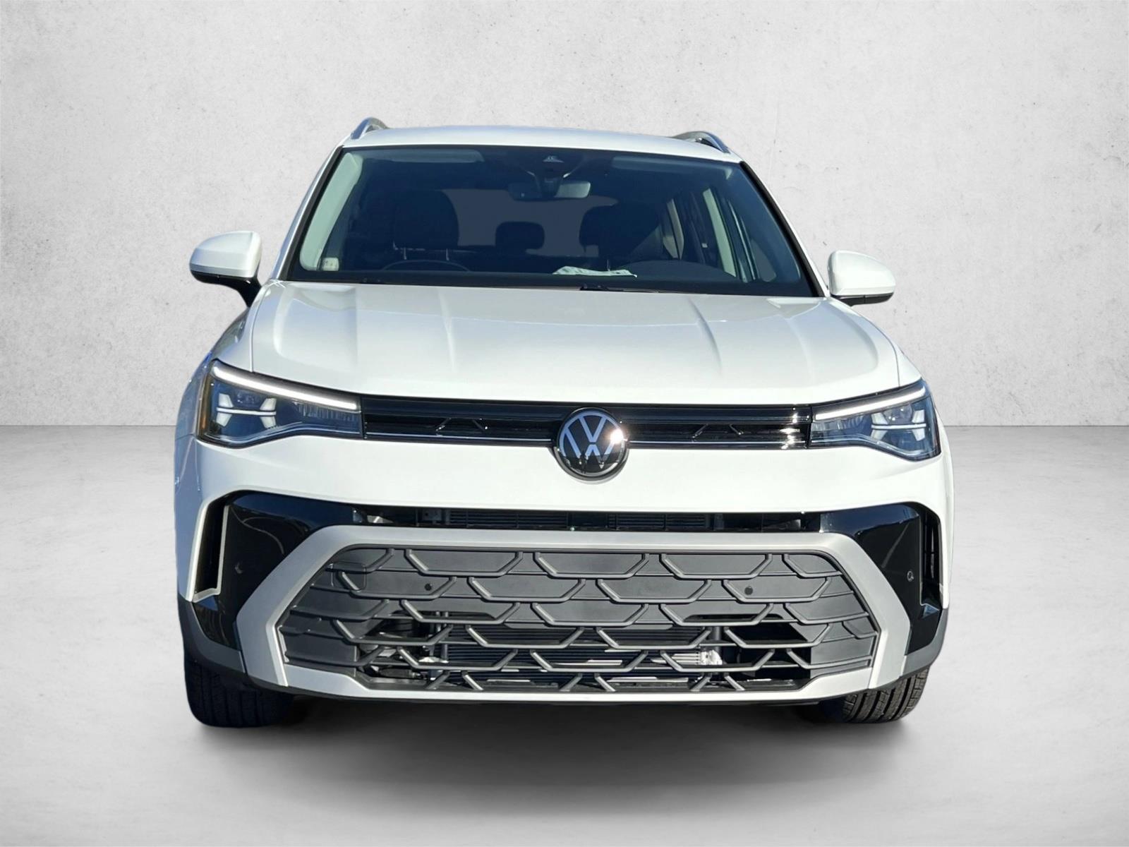 2025 Volkswagen Taos SE photo 2