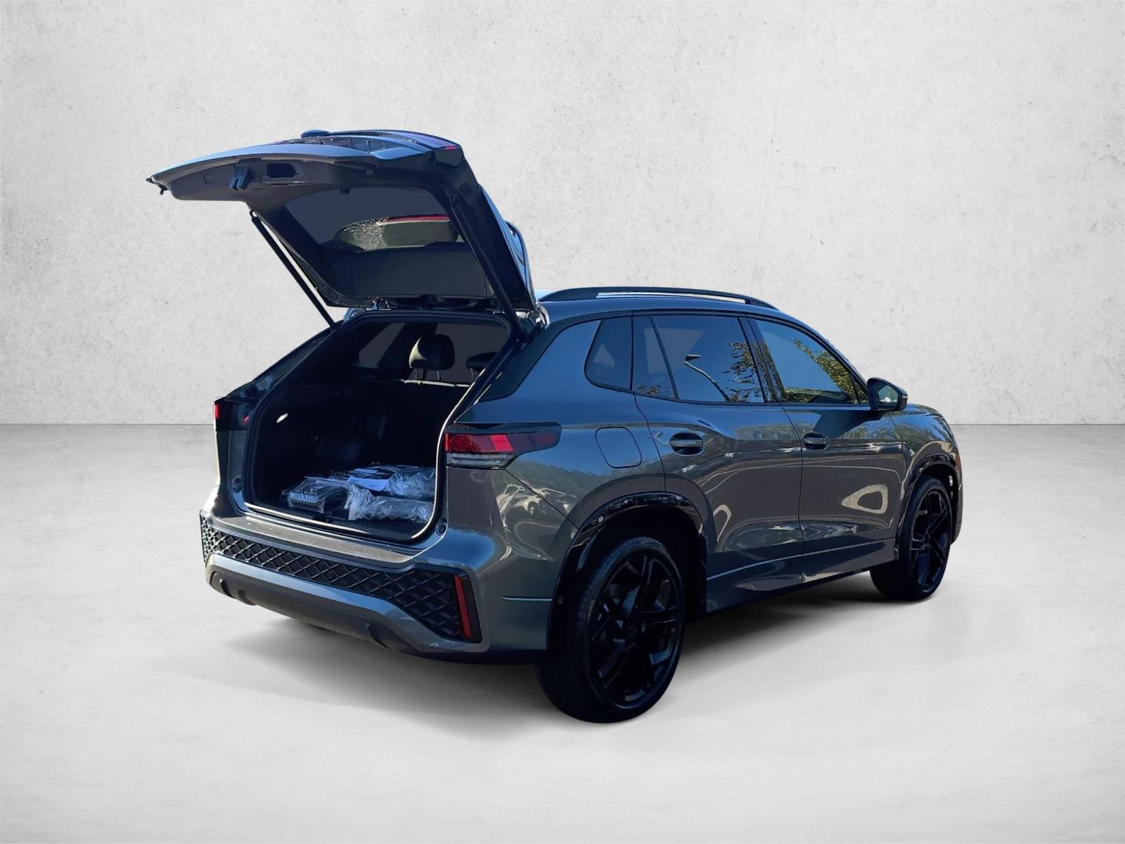 2026 Volkswagen Tiguan SE R-Line Black photo 2